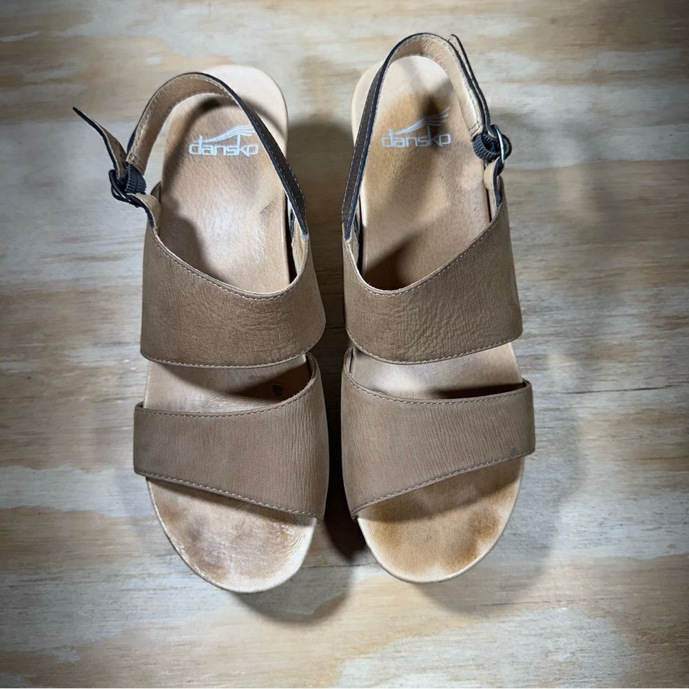 Dansko Tamia Tan Wedge Sandals Women’s Size 8.5 - Picture 2 of 9